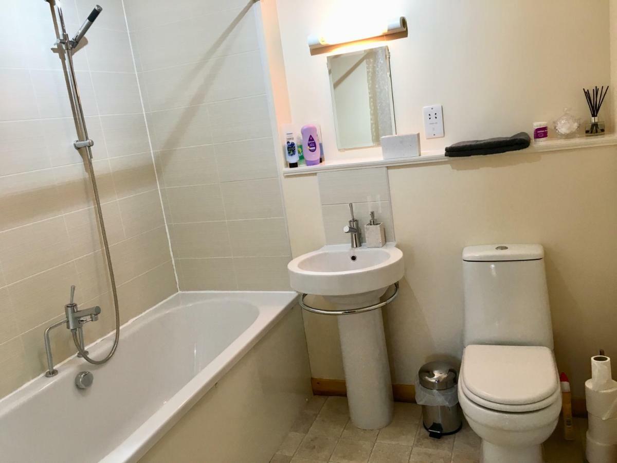 Azim And Suzi'S City Centre Apartment Inverness Buitenkant foto