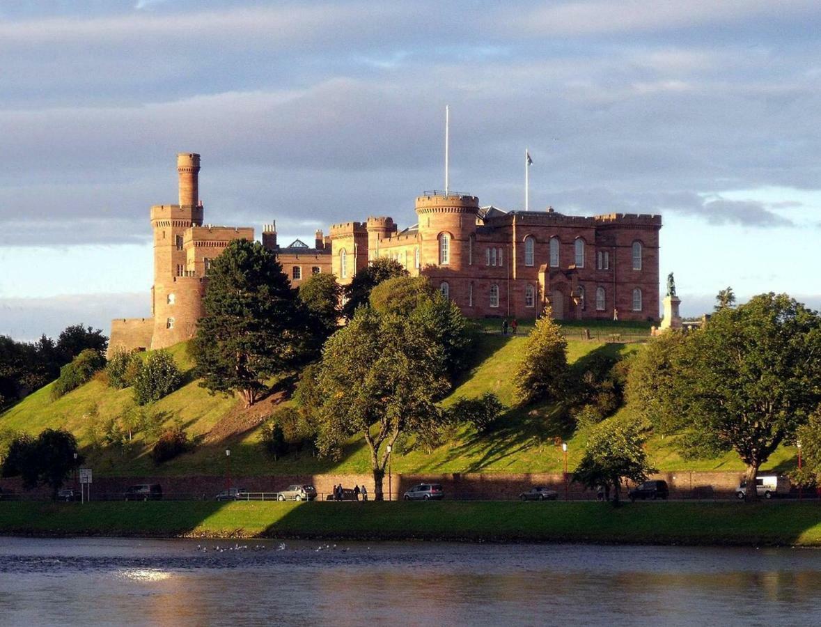 Azim And Suzi'S City Centre Apartment Inverness Buitenkant foto